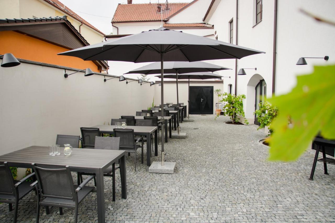 Hotel Restaurant Na Navsi Ricany  外观 照片