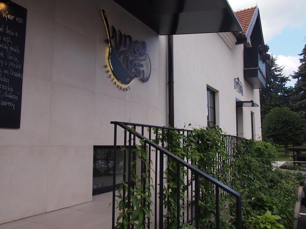 Hotel Restaurant Na Navsi Ricany  外观 照片