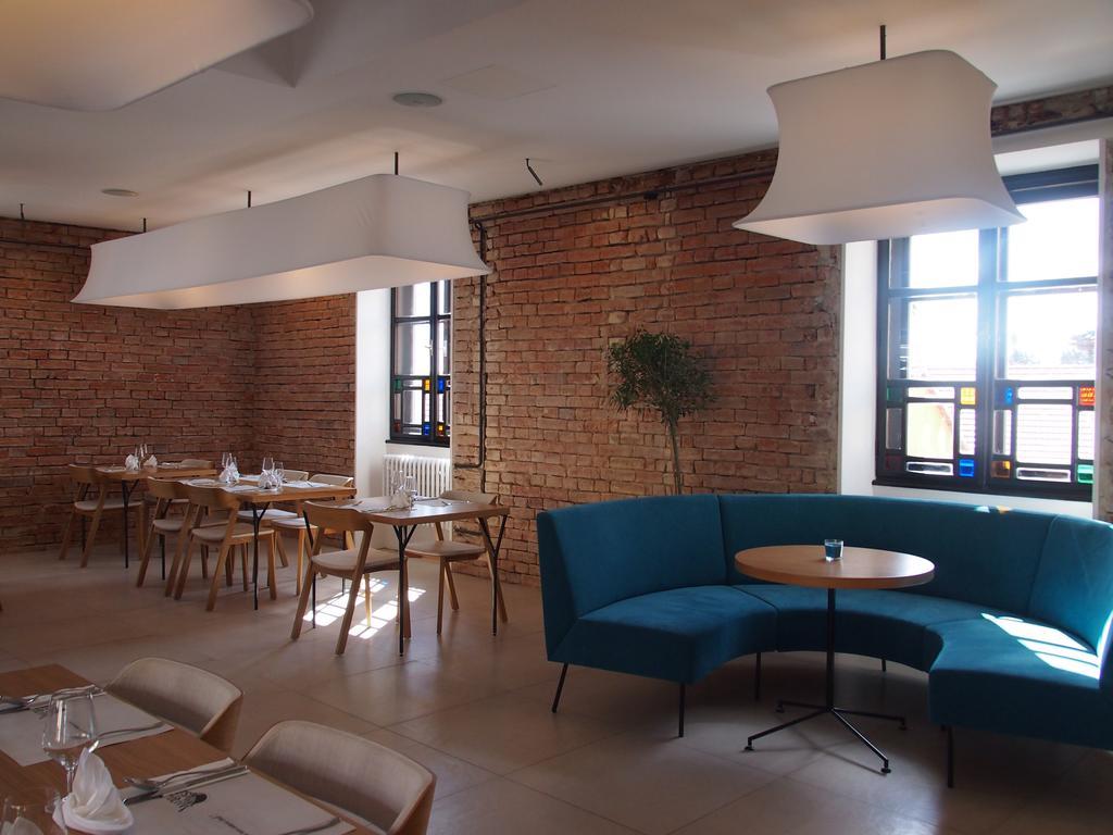 Hotel Restaurant Na Navsi Ricany  外观 照片