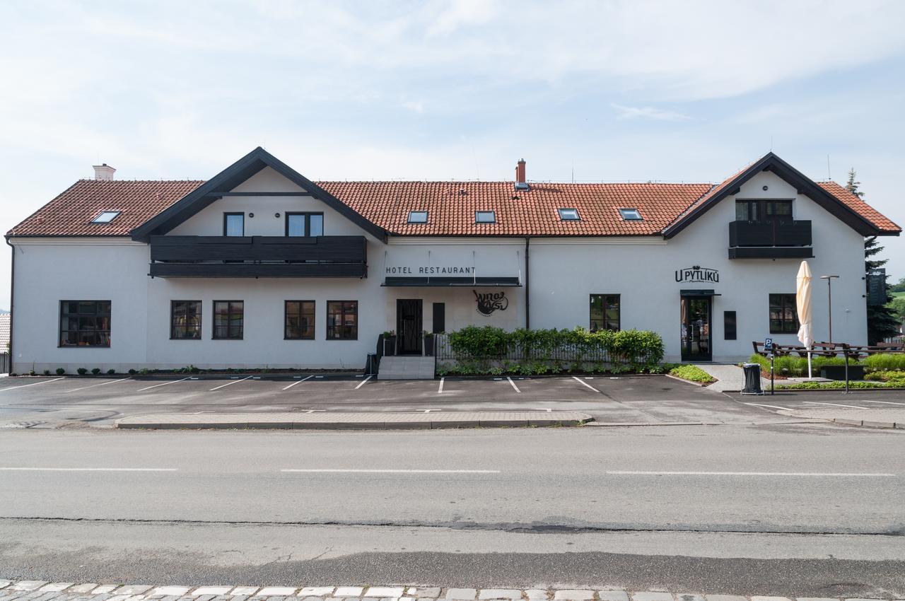 Hotel Restaurant Na Navsi Ricany  外观 照片